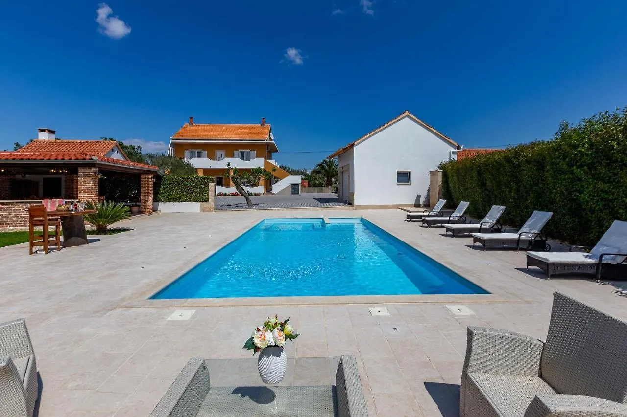 Mp Luxury Holiday Home With Swimming Pool Ζαντάρ Κροατία