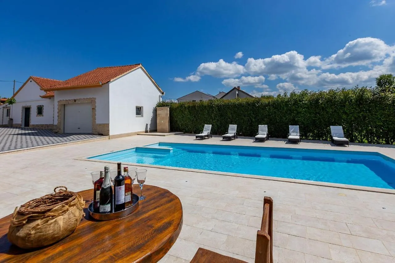 Mp Luxury Holiday Home With Swimming Pool Ζαντάρ
