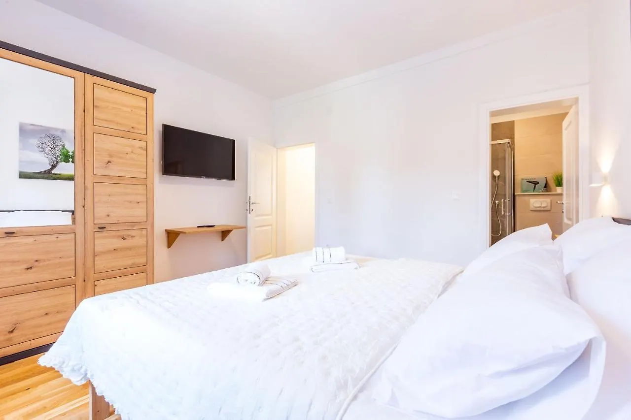Mp Luxury Holiday Home With Swimming Pool Ζαντάρ