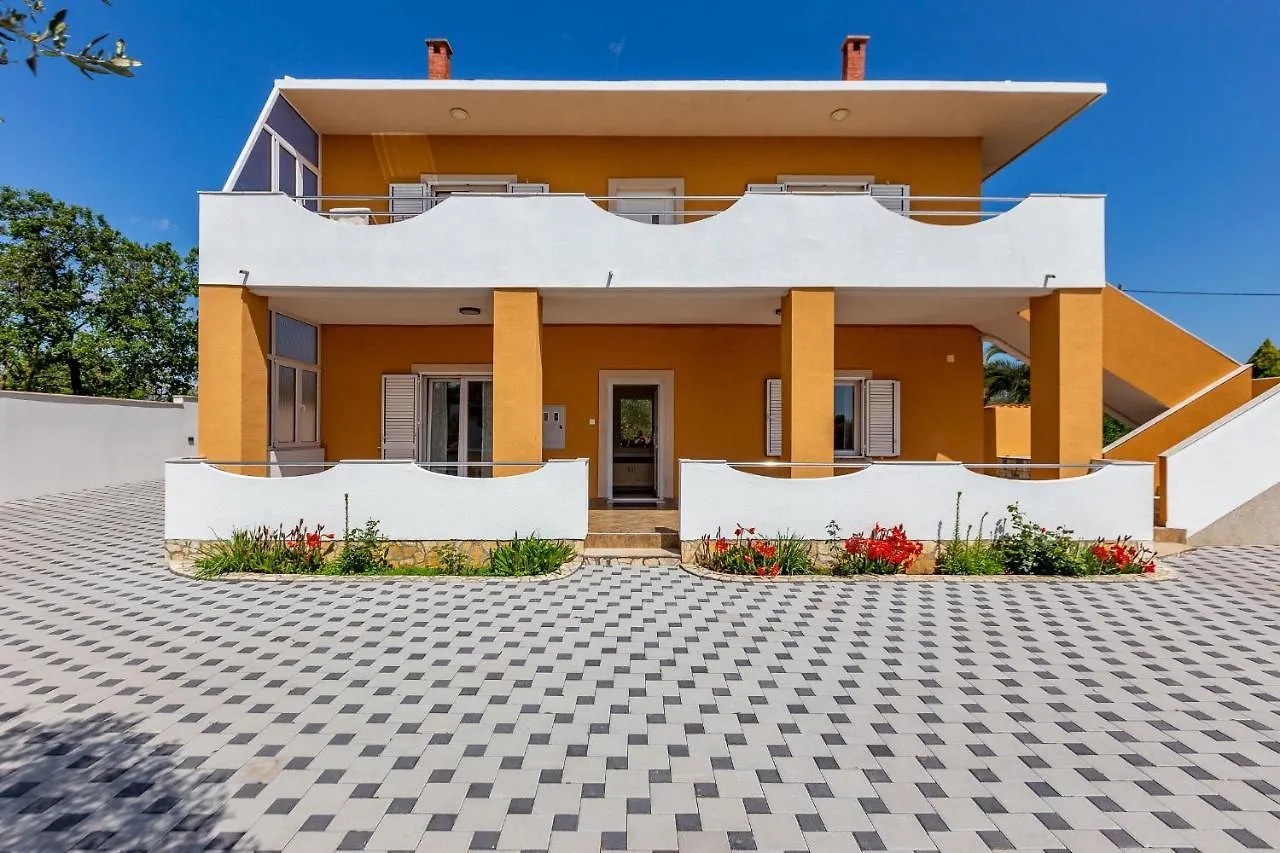 Mp Luxury Holiday Home With Swimming Pool Ζαντάρ